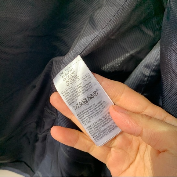 Banana Republic Blue Plaid Wool Suit Standard Fit Sz 42S - Picture 10 of 11